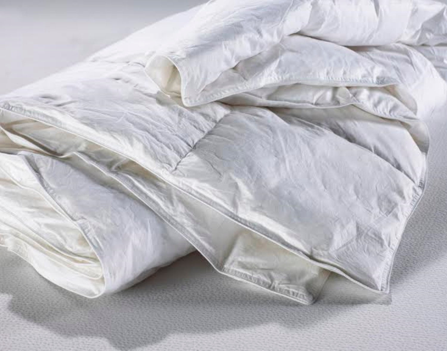 ViscoLogic Comforter Duvet Insert White - Quilted Comforter with Corner Tabs - Feather and White Duck Down Mix Fill, Box Stitched